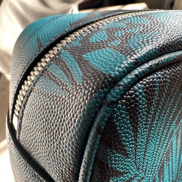 YSL Toiletry/Makeup/Cosmetic Pouch - Picture 9 of 16